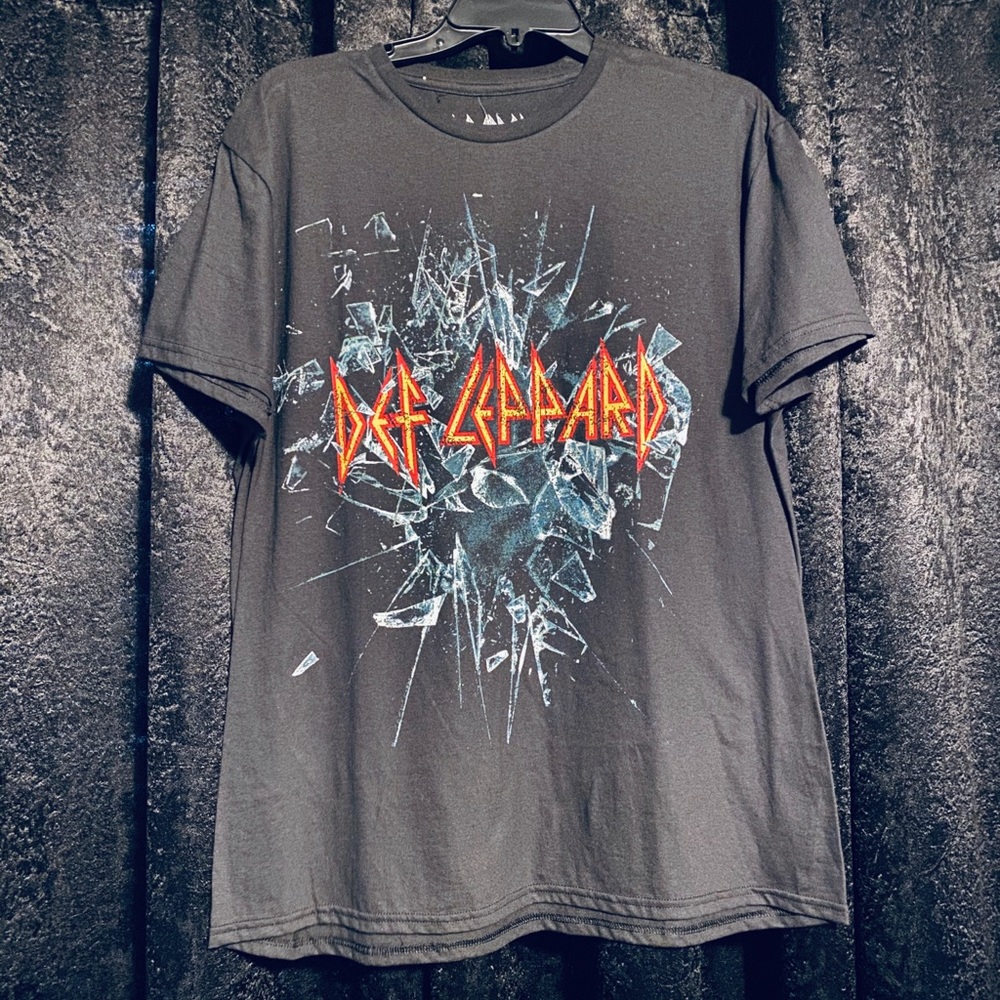 Def Leppard band T-shirt